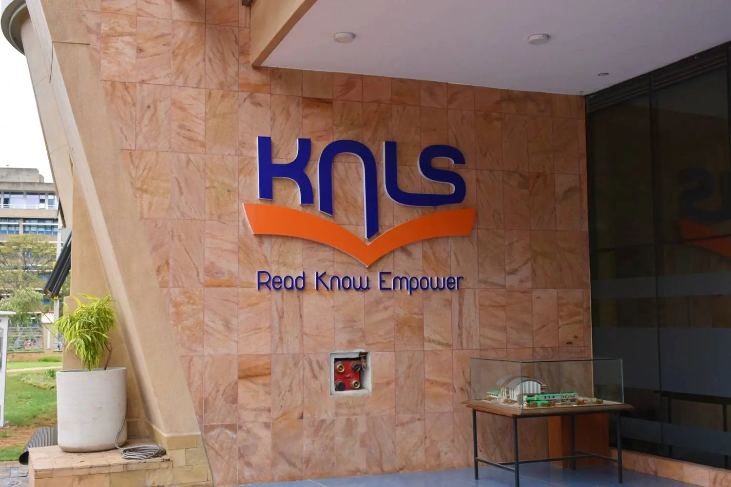 KNLS identity wall with Read Know Empower message